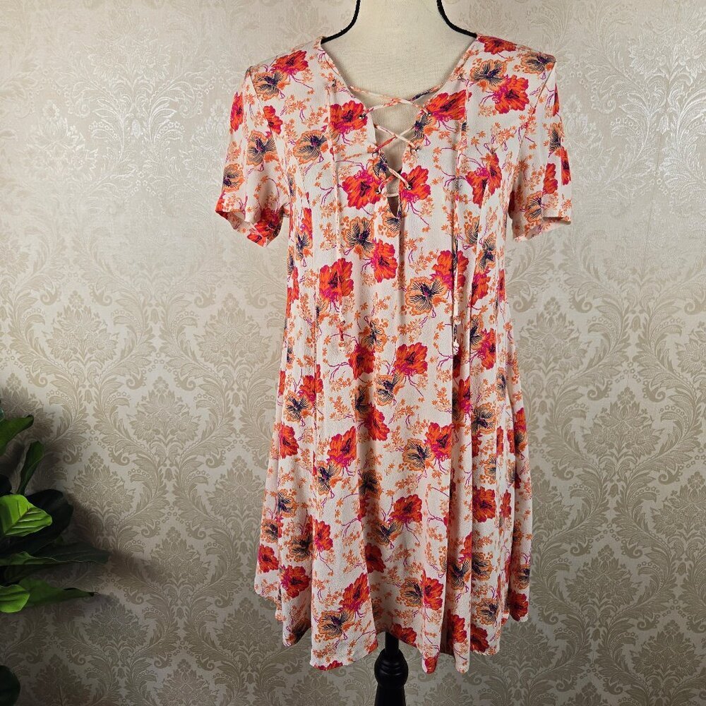 ASTR The Label Size XS Cream Floral A-line Dress Lace Up Front Short Sleeve
